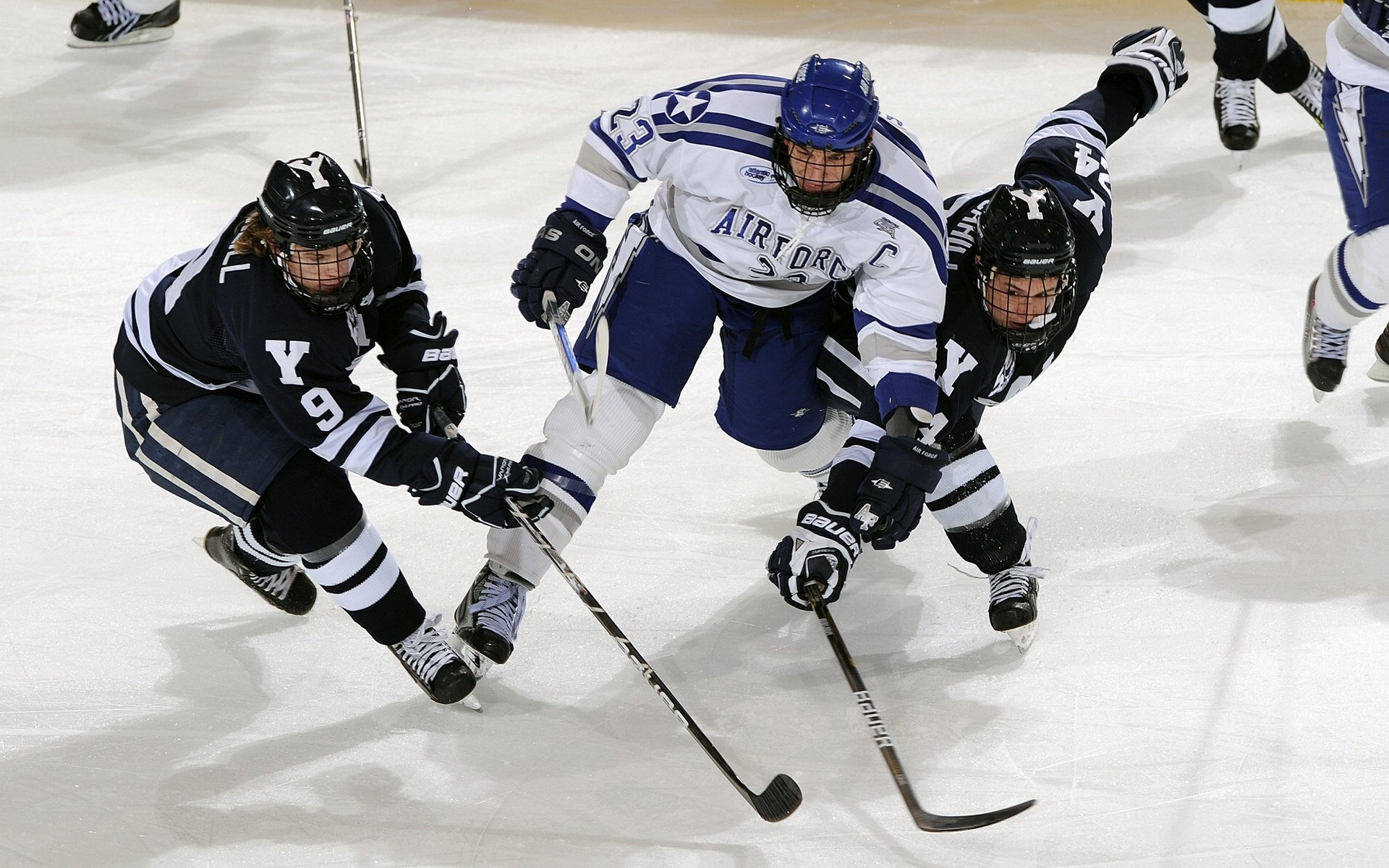 马竞客场2-0战胜西班牙人，继续保持不败纪录，马竞时隔7年重夺西甲